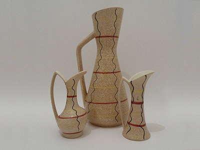 Nr. 0189
Set of three fifties vases

Orange speckled with zigzag and runaround lines

[b]Scheurich Germany[/b]

Model Foreign 272-38, 267-18, 268-18

Made in 1959

One hairline of 3 cm at the top edge of the large vase.

35 euro

[url=https://kosai.be/gallery/contact.php?referer=index.php][img]https://kosai.be/gallery/varia/buy.jpg[/img][/url]


[img]https://www.kosai.be/images/0192_set2lr.jpg[/img]


[img]https://www.kosai.be/images/0189_3lr.jpg[/img]


[img]https://www.kosai.be/images/0189_6lr.jpg[/img]


[img]https://www.kosai.be/images/0192_4lr.jpg[/img]


[img]https://www.kosai.be/images/0217_4lr.jpg[/img]


[img]https://www.kosai.be/images/0189_8lr.jpg[/img]


[url=https://kosai.be/gallery/contact.php?referer=index.php][img]https://kosai.be/gallery/varia/buy.jpg[/img][/url]


[url=https://kosai.be/gallery/displayimage.php?pid=26]Back to top[/url]
Keywords: Scheurich