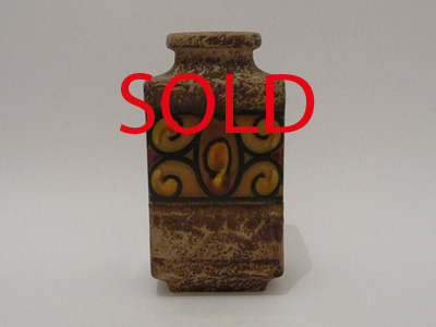 Nr. 0717
Hand decorated 50s 60s vase

Brown cratered surface with a light to dark orange glazed decor

[b]Flora Gouda Holland[/b]

Decor Istanboel

Model 902

Good vintage condition, 1 fleebite chip at the base

H 20 cm x W 10 cm x D 8 cm

[url=https://kosai.be/gallery/contact.php?referer=index.php][img]https://kosai.be/gallery/varia/buy.jpg[/img][/url]


[img]https://www.kosai.be/images/0717.jpg[/img]


[img]https://www.kosai.be/images/0717_4lr.jpg[/img]


[img]https://www.kosai.be/images/0717_7lr.jpg[/img]


[img]https://www.kosai.be/images/0717_8lr.jpg[/img]


[img]https://www.kosai.be/images/0717_13lr.jpg[/img]


[url=https://kosai.be/gallery/contact.php?referer=index.php][img]https://kosai.be/gallery/varia/buy.jpg[/img][/url]


[url=https://kosai.be/gallery/displayimage.php?pid=30]Back to top[/url]

Keywords: Gouda