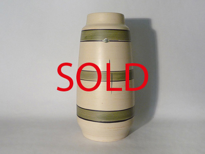 Nr. 1067
Large and heavy 50s floor vase

[b]Bay Keramik[/b]

Model 666-40

1 hairline at the top edge
3 hairlines at the inner side, not seen from the outside

H 40 cm x W 28 cm

30 euro

[url=https://kosai.be/gallery/contact.php?referer=index.php][img]https://kosai.be/gallery/varia/buy.jpg[/img][/url]



[img]https://www.kosai.be/images/1067.jpg[/img]


[img]https://www.kosai.be/images/1067_2lr.jpg[/img]


[img]https://www.kosai.be/images/1067_3lr.jpg[/img]


[img]https://www.kosai.be/images/1067_4lr.jpg[/img]


[img]https://www.kosai.be/images/1067_6lr.jpg[/img]


[img]https://www.kosai.be/images/1067_7lr.jpg[/img]


[url=https://kosai.be/gallery/contact.php?referer=index.php][img]https://kosai.be/gallery/varia/buy.jpg[/img][/url]


[url=https://kosai.be/gallery/displayimage.php?pid=51]Back to top[/url]
Keywords: Bay Keramik