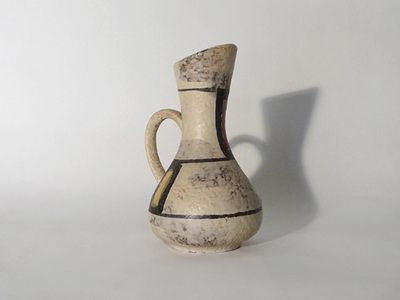 Nr. 1632
Bowl shaped 50s handled vase

White grained surface with blue and red rectangles

[b]Bay Keramik Germany[/b]

Model 298-17

Good vintage condition, no damage

H 17 cm x W 11 cm

7 euro

[url=https://kosai.be/gallery/contact.php?referer=index.php][img]https://kosai.be/gallery/varia/buy.jpg[/img][/url]


[img]https://www.kosai.be/images/1632.jpg[/img]


[img]https://www.kosai.be/images/1632_2lr.jpg[/img]


[img]https://www.kosai.be/images/1632_3lr.jpg[/img]


[img]https://www.kosai.be/images/1632_4lr.jpg[/img]


[img]https://www.kosai.be/images/1632_5lr.jpg[/img]


[url=https://kosai.be/gallery/contact.php?referer=index.php][img]https://kosai.be/gallery/varia/buy.jpg[/img][/url]


[url=https://kosai.be/gallery/displayimage.php?pid=78]Back to top[/url]
Keywords: Bay Keramik