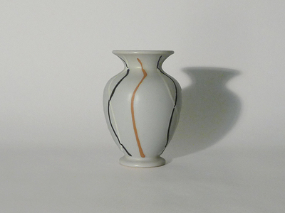 Nr. 2321
Another nice vintage vase in a smooth gray glaze 

Painted with black, orange and white waves

[b]Studio pottery[/b]

Marking unreadable

Good vintage condition, no damage

H 12,5 cm x W 8,6 cm

7 euro

[url=https://kosai.be/gallery/contact.php?referer=index.php][img]https://kosai.be/gallery/varia/buy.jpg[/img][/url]


[img]https://www.kosai.be/images/2321.jpg[/img]

[img]https://www.kosai.be/images/2321_2.jpg[/img]

[img]https://www.kosai.be/images/2321_3.jpg[/img]

[img]https://www.kosai.be/images/2321_4.jpg[/img]

[img]https://www.kosai.be/images/2321_5.jpg[/img]


[url=https://kosai.be/gallery/contact.php?referer=index.php][img]https://kosai.be/gallery/varia/buy.jpg[/img][/url]


[url=https://kosai.be/gallery/displayimage.php?pid=120]Back to top[/url]
Keywords: Others