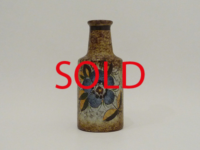 Nr. 1654
Bottle shaped 60s 70s vase

Brown speckled glaze with large flower decor

[b]VEB Neue Keramische Werke Haldensleben[/b]

Model 3095

Good vintage condition, no damage

H 21 x W 9,5 cm

[url=https://kosai.be/gallery/contact.php?referer=index.php][img]https://kosai.be/gallery/varia/buy.jpg[/img][/url]


[img]https://www.kosai.be/images/1654.jpg[/img]


[img]https://www.kosai.be/images/1654_4.jpg[/img]


[img]https://www.kosai.be/images/1654_6.jpg[/img]


[img]https://www.kosai.be/images/1654_7.jpg[/img]


[img]https://www.kosai.be/images/1654_2.jpg[/img]


[url=https://kosai.be/gallery/contact.php?referer=index.php][img]https://kosai.be/gallery/varia/buy.jpg[/img][/url]


[url=https://kosai.be/gallery/displayimage.php?pid=80]Back to top[/url]
Keywords: VEB NKWH