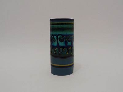 Nr. 2508
Cilindrical shaped 50s vase

Blue base with green painted decor

[b]Flora Gouda Holland Keramiek[/b]

Model 931

Good vintage condition, no damage

H 16 cm x W 7 cm

20 euro

[url=https://kosai.be/gallery/contact.php?referer=index.php][img]https://kosai.be/gallery/varia/buy.jpg[/img][/url]

[img]https://www.kosai.be/images/2508.jpg[/img]


[img]https://www.kosai.be/images/2508_4.jpg[/img]


[img]https://www.kosai.be/images/2508_5.jpg[/img]


[img]https://www.kosai.be/images/2508_6.jpg[/img]


[img]https://www.kosai.be/images/2508_2lr.jpg[/img]


[url=https://kosai.be/gallery/contact.php?referer=index.php][img]https://kosai.be/gallery/varia/buy.jpg[/img][/url]


[url=https://kosai.be/gallery/displayimage.php?pid=129]Back to top[/url]
Keywords: Gouda