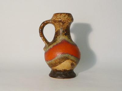Nr. 1318
Flashy brown orange lava handled vase

[b]Dümler & Breiden[/b], Höhr-Grenzhausen Germany

Model 1006-20

Good vintage condition, no damage

H 20 cm x W 13 cm

12 euro

[url=https://kosai.be/gallery/contact.php?referer=index.php][img]https://kosai.be/gallery/varia/buy.jpg[/img][/url]


[img]https://www.kosai.be/images/1318.jpg[/img]


[img]https://www.kosai.be/images/1318_2lr.jpg[/img]


[img]https://www.kosai.be/images/1318_3lr.jpg[/img]


[img]https://www.kosai.be/images/1318_4lr.jpg[/img]


[img]https://www.kosai.be/images/1318_5lr.jpg[/img]


[url=https://kosai.be/gallery/contact.php?referer=index.php][img]https://kosai.be/gallery/varia/buy.jpg[/img][/url]


[url=https://kosai.be/gallery/displayimage.php?pid=67]Back to top[/url]
Keywords: Dümler & Breiden