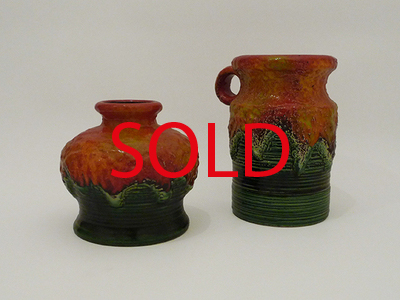 Nr. 1959
Two wide shaped 70s vases

Green glazed with orange fat lava dripping decor

[b]Dümler & Breiden, Höhr-Grenzhausen Germany[/b]

Model 644-15 and 645-20

Good vintage condition, no damage

H 15 cm and 20 cm

24 euro

[url=https://kosai.be/gallery/contact.php?referer=index.php][img]https://kosai.be/gallery/varia/buy.jpg[/img][/url]


[img]https://www.kosai.be/images/1959.jpg[/img]


[img]https://www.kosai.be/images/1959_3.jpg[/img]


[img]https://www.kosai.be/images/1959_4.jpg[/img]


[img]https://www.kosai.be/images/1959_5.jpg[/img]


[img]https://www.kosai.be/images/1959_6.jpg[/img]


[img]https://www.kosai.be/images/1960.jpg[/img]


[img]https://www.kosai.be/images/1960_5.jpg[/img]


[img]https://www.kosai.be/images/1960_6.jpg[/img]


[img]https://www.kosai.be/images/1959_2lr.jpg[/img]


[img]https://www.kosai.be/images/1960_2lr.jpg[/img]


[url=https://kosai.be/gallery/contact.php?referer=index.php][img]https://kosai.be/gallery/varia/buy.jpg[/img][/url]


[url=https://kosai.be/gallery/displayimage.php?pid=99]Back to top[/url]
Keywords: Dümler & Breiden