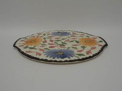 Nr. 0274
Flower decorated cake serving plate

[b]Schramberg Majolika[/b]

Decor Balkan

Model 53, handgemalt

Good vintage condition, no damage

H 1,5 cm x W 32 cm

27 euro

[url=https://kosai.be/gallery/contact.php?referer=index.php][img]https://kosai.be/gallery/varia/buy.jpg[/img][/url]


[img]https://www.kosai.be/images/0274.jpg[/img]


[img]https://www.kosai.be/images/0274_3lr.jpg[/img]


[img]https://www.kosai.be/images/0274_4lr.jpg[/img]


[img]https://www.kosai.be/images/0274_5lr.jpg[/img]


[img]https://www.kosai.be/images/0274_6lr.jpg[/img]


[url=https://kosai.be/gallery/contact.php?referer=index.php][img]https://kosai.be/gallery/varia/buy.jpg[/img][/url]


[url=https://kosai.be/gallery/displayimage.php?pid=10]Back to top[/url]
Keywords: Schramberg