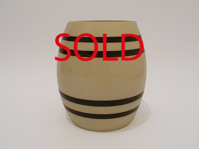 Nr. 2032
Old art deco tobacco pot

Lightbrown to beige with black horizontal lines decor

[b]Boch Freres[/b]

Good vintage condition, no damage 
Old line under the glaze at the bottom

H 18 cm x W 16 cm

[url=https://kosai.be/gallery/contact.php?referer=index.php][img]https://kosai.be/gallery/varia/buy.jpg[/img][/url]


[img]https://www.kosai.be/images/2032.jpg[/img]


[img]https://www.kosai.be/images/2032_3.jpg[/img]


[img]https://www.kosai.be/images/2032_2.jpg[/img]


[img]https://www.kosai.be/images/2032_4.jpg[/img]


[img]https://www.kosai.be/images/2032_6.jpg[/img]


[img]https://www.kosai.be/images/2032_7.jpg[/img]


[url=https://kosai.be/gallery/contact.php?referer=index.php][img]https://kosai.be/gallery/varia/buy.jpg[/img][/url]


[url=https://kosai.be/gallery/displayimage.php?pid=103]Back to top[/url]
Keywords: Boch