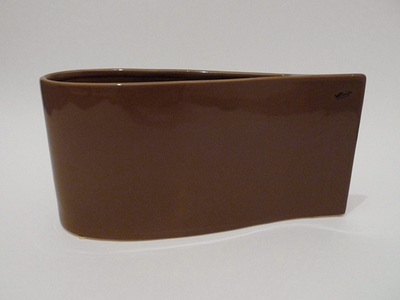 Nr. 0305
Large brown modern vase

[b]WP Design[/b]

Good vintage condition, no damage

H 16 cm x W 31 cm x D 8 cm

[img]https://www.kosai.be/images/0305.jpg[/img]


[img]https://www.kosai.be/images/0305_3lr.jpg[/img]


[img]https://www.kosai.be/images/0305_4lr.jpg[/img]


[img]https://www.kosai.be/images/0305_5lr.jpg[/img]


[url=https://kosai.be/gallery/contact.php?referer=index.php]Ask for info (please add the item number 0305 in your mail)[/url]


[url=https://kosai.be/gallery/displayimage.php?pid=16]Back to top[/url]
Keywords: WP Design