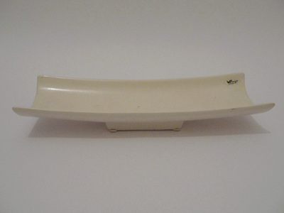 Nr. 0332
Large white glazed fruit bowl, double folded, modern design

[b]WP Design[/b]

Good vintage condition, no damage

H 5 cm x W 30 cm x D 10 cm

[img]https://www.kosai.be/images/0332_3lr.jpg[/img]


[img]https://www.kosai.be/images/0332_4lr.jpg[/img]


[img]https://www.kosai.be/images/0332_2lr.jpg[/img]


[url=https://kosai.be/gallery/contact.php?referer=index.php]Ask for info (please add the item number 0332 in your mail)[/url]


[url=https://kosai.be/gallery/displayimage.php?pid=15]Back to top[/url]
Keywords: WP Design