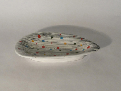 Nr. 0553
Vintage bowl with a fun design of red, green, yellow and blue dots

Maker unknown

Made in italy

Good vintage condition, some tiny old chips on the edge

H 3,5 cm x W 21 cm x D 12 cm

[url=https://kosai.be/gallery/contact.php?referer=index.php][img]https://kosai.be/gallery/varia/buy.jpg[/img][/url]


[img]https://www.kosai.be/images/0553_3lr.jpg[/img]


[img]https://www.kosai.be/images/0553.jpg[/img]


[img]https://www.kosai.be/images/0553_2lr.jpg[/img]


[img]https://www.kosai.be/images/0553_4lr.jpg[/img]


[url=https://kosai.be/gallery/contact.php?referer=index.php][img]https://kosai.be/gallery/varia/buy.jpg[/img][/url]


[url=https://kosai.be/gallery/displayimage.php?pid=22]Back to top[/url]
Keywords: Others