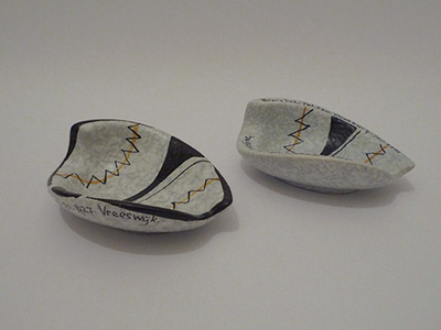 Nr. 0635
Pair of atomic shaped ashtrays, gray speckled with black and yellow painted decor

[b]Gouda Holland[/b]

Good vintage condition, no damage

H 5,5 cm x W 15 cm

[url=https://kosai.be/gallery/contact.php?referer=index.php][img]https://kosai.be/gallery/varia/buy.jpg[/img][/url]


[img]https://www.kosai.be/images/0635_set01lr.jpg[/img]


[img]https://www.kosai.be/images/0635_set02lr.jpg[/img]


[img]https://www.kosai.be/images/0635.jpg[/img]


[img]https://www.kosai.be/images/0635_2lr.jpg[/img]


[url=https://kosai.be/gallery/contact.php?referer=index.php][img]https://kosai.be/gallery/varia/buy.jpg[/img][/url]


[url=https://kosai.be/gallery/displayimage.php?pid=25]Back to top[/url]
Keywords: Others