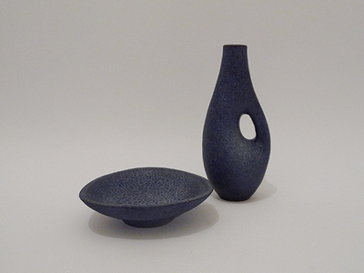 Nr. 2023
Blue ceramic vintage bowl and vase

Studio pottery

[b]Elly & Wilhelm Kuch, Burgthann[/b]

Good vintage condition, no damage

H 3,5 cm x W 13 cm

40 euro

[url=https://kosai.be/gallery/contact.php?referer=index.php][img]https://kosai.be/gallery/varia/buy.jpg[/img][/url]


[img]https://www.kosai.be/images/2023.jpg[/img]


[img]https://www.kosai.be/images/2023_4.jpg[/img]


[img]https://www.kosai.be/images/2023_5.jpg[/img]


[img]https://www.kosai.be/images/2023_3.jpg[/img]


[img]https://www.kosai.be/images/2023_6.jpg[/img]


[img]https://www.kosai.be/images/2023_7lr.jpg[/img]


[img]https://www.kosai.be/images/2023_8lr.jpg[/img]


[url=https://kosai.be/gallery/contact.php?referer=index.php][img]https://kosai.be/gallery/varia/buy.jpg[/img][/url]


[url=https://kosai.be/gallery/displayimage.php?pid=102]Back to top[/url]
Keywords: Others