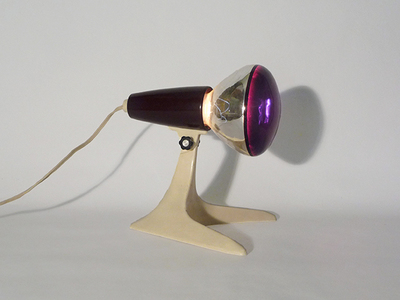 Nr. 2098
Atomic shaped 70s desk lamp in white plastic, with original boxing

[b]Osram[/b] light bulb

300 Watt

Excellent condition, still working fine

H 21 cm x W 25 cm

20 euro

[url=https://kosai.be/gallery/contact.php?referer=index.php][img]https://kosai.be/gallery/varia/buy.jpg[/img][/url]


[img]https://www.kosai.be/images/2098.jpg[/img]


[img]https://www.kosai.be/images/2098_7.jpg[/img]


[img]https://www.kosai.be/images/2098_3.jpg[/img]


[img]https://www.kosai.be/images/2098_6.jpg[/img]


[img]https://www.kosai.be/images/2098_9.jpg[/img]


[url=https://kosai.be/gallery/contact.php?referer=index.php][img]https://kosai.be/gallery/varia/buy.jpg[/img][/url]


[url=https://kosai.be/gallery/displayimage.php?pid=107]Back to top[/url]
Keywords: Others